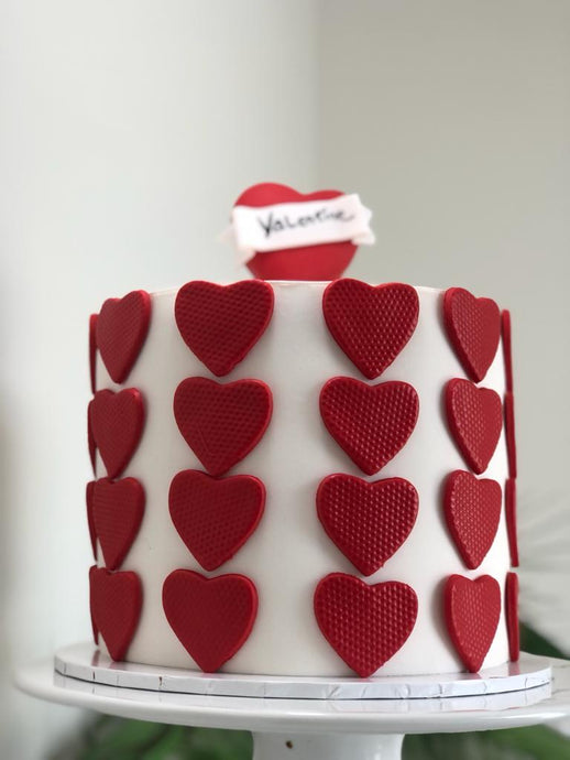 Love themed: Love emoji Cake