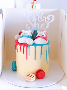 Gender reveal cake - Shoe Topper