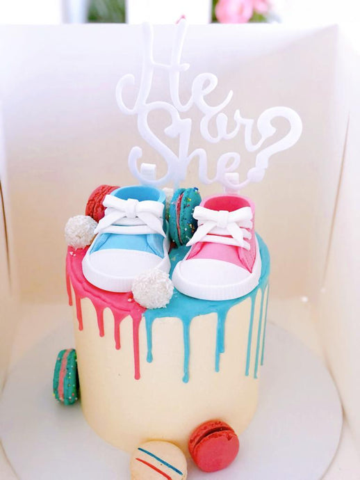 Gender reveal cake - Shoe Topper