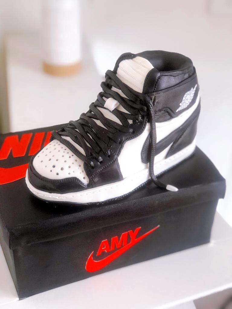 NIKE AIR JORDAN FONDANT CAKES | AIR JORDAN SHOES FONDANT TOPPERS - YouTube